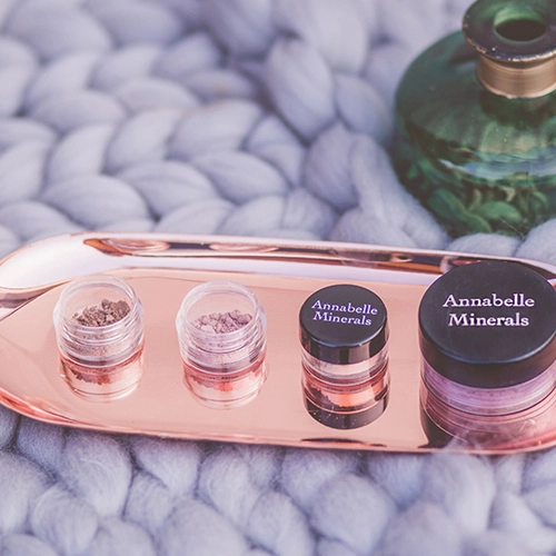 Na zdjęciu róże do policzków Annabelle Minerals Róże do policzków Annabelle Minerals